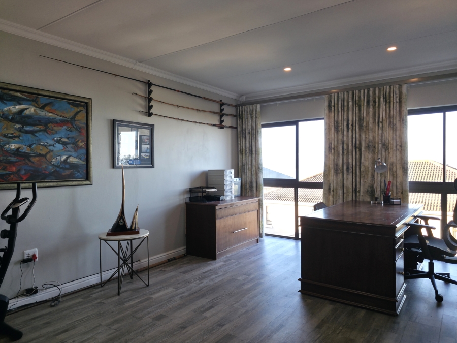 4 Bedroom Property for Sale in Wavecrest Eastern Cape